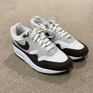 Nike Women’s Air Max 1 White and Dark Brown Sneakers Size 5 EUC